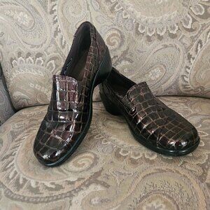 CLARKS Bendables Women's 8M Brown Croc Embossed Slip-On Loafers